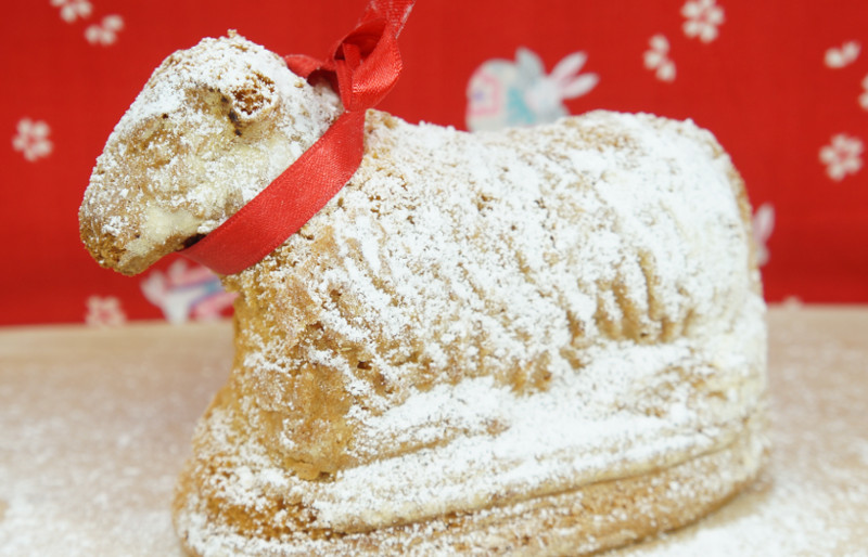 Lammele et œufs de Pâques dans un décor alsacien
